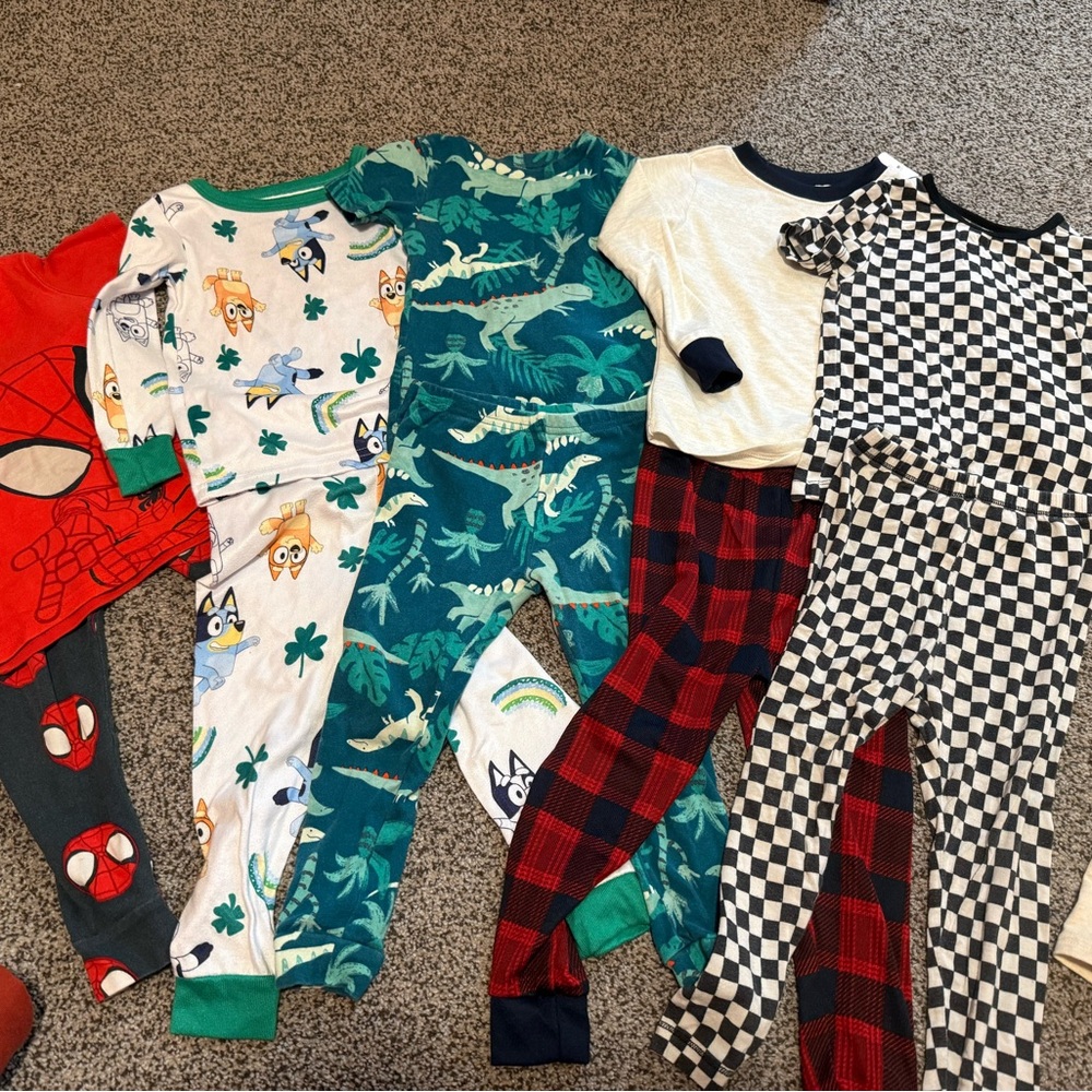 5 piece lot of 3t pajamas